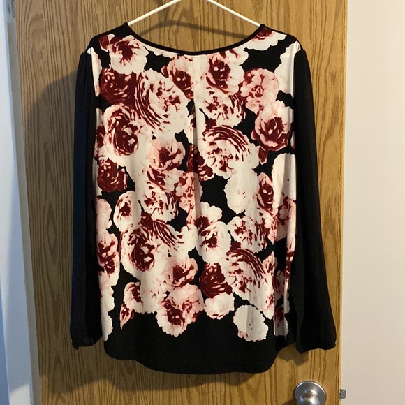 Flowered blouse - Picture 2 of 2